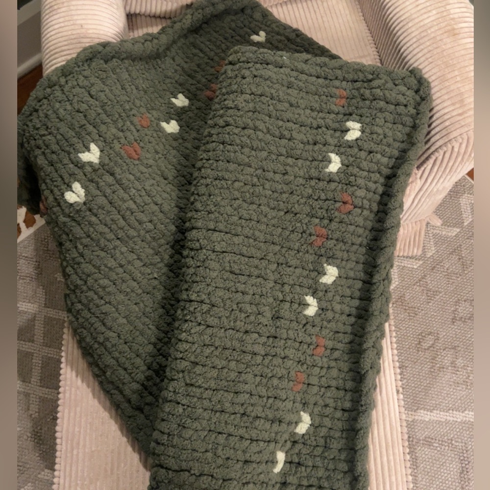 Green and Brown Chunky Knit Heart Blanket🤎
